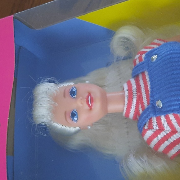 VTG.  1997.  UNOPENED.  WAL*MART Shopping Time BARBIE - Picture 3 of 6